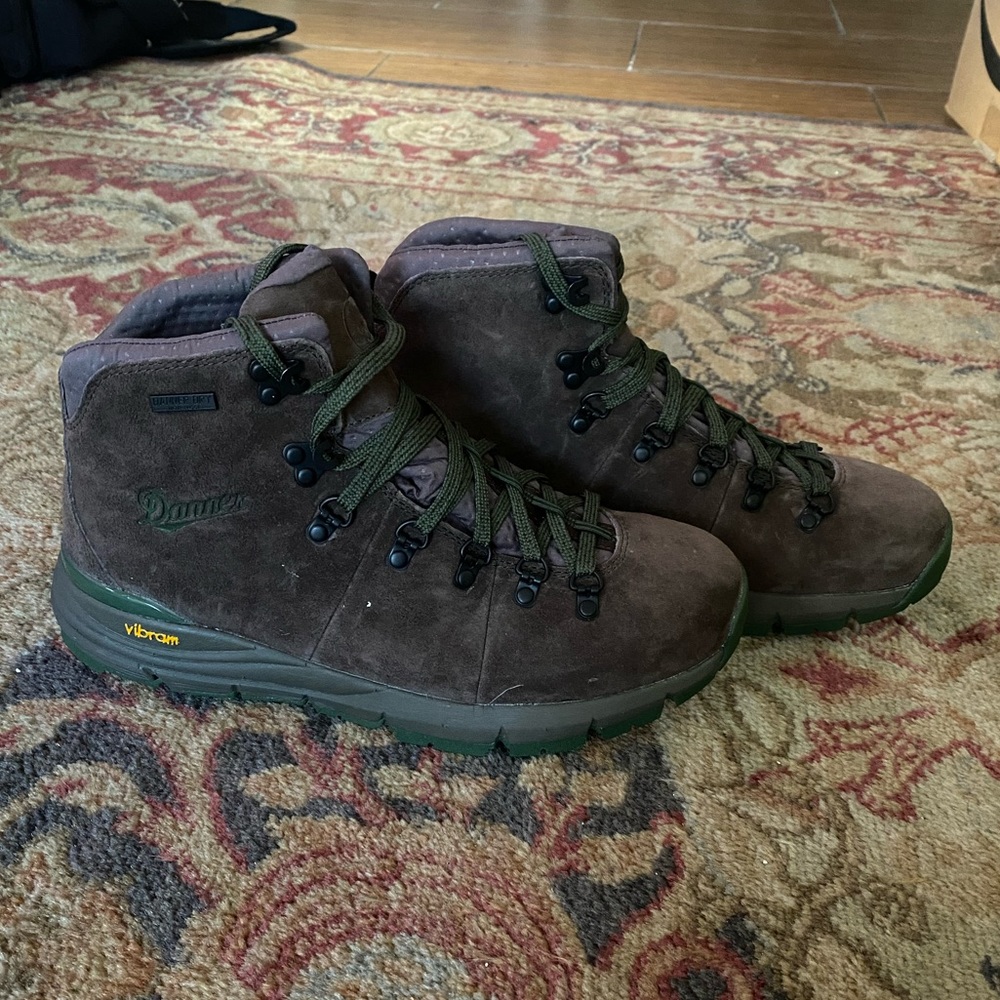 Danner Mountain 609 boots Size 8.5